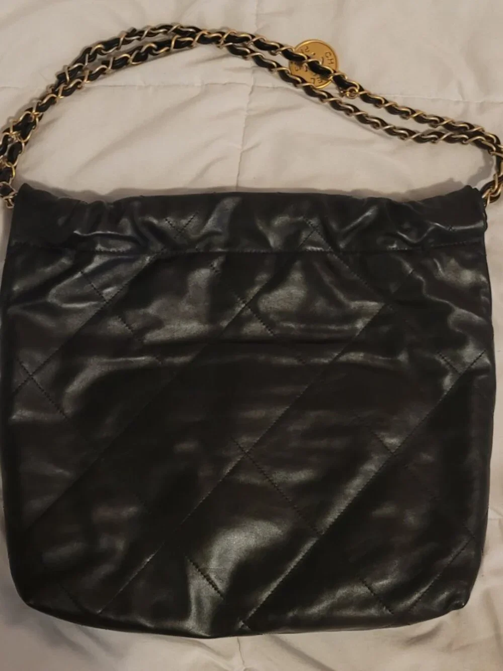 Chanel 22 Small Hobo-Excellent condition